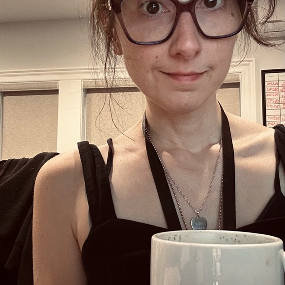 Meet your Posher, Juliana - Picture 2 of 2